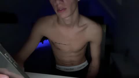 Snapshot of lz_britboy chatting on 4, 2, 2025 NEW Leo lz britboy online show from 4, 2, 2025