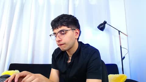 Max online show from 21, 4, 2026