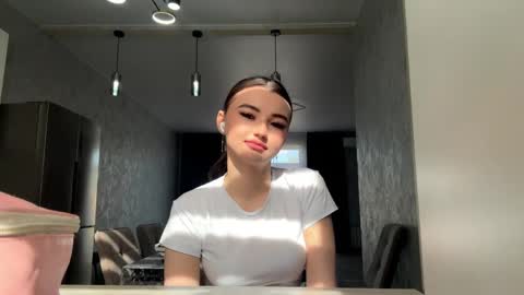 Snapshot of mabelleboeving chatting on 3, 6, 2026 May online show from 3, 6, 2026