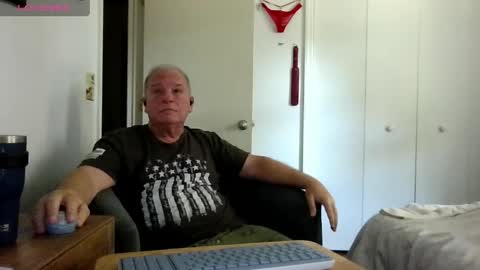 Snapshot of mackdocc001 chatting on 27, 4, 2026 mackdocc001 online show from 27, 4, 2026