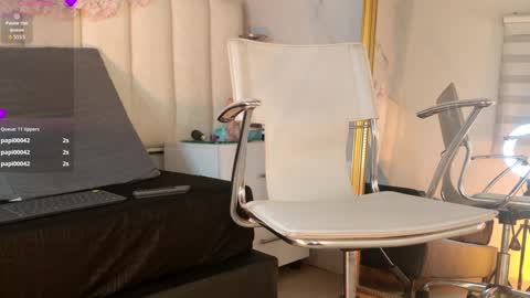 Snapshot of mackenize chatting on 9, 9, 2025 Carolina online show from 9, 9, 2025