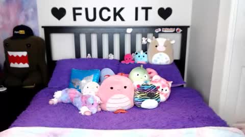 Mackenzie Wolfe online show from 14, 12, 2025