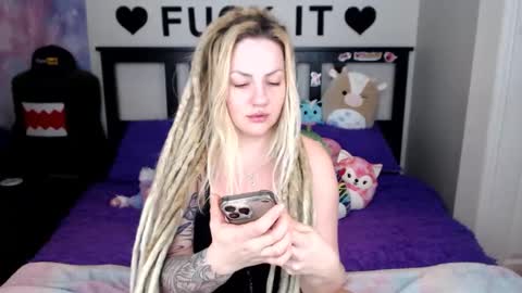 Mackenzie Wolfe online show from 8, 1, 2026