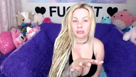 Snapshot of mackenziewolfe chatting on 15, 7, 2026 Mackenzie Wolfe online show from 15, 7, 2026
