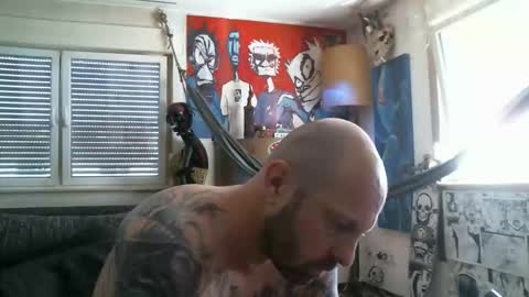 Snapshot of mad_dem0n chatting on 13, 9, 2025 Manuel online show from 13, 9, 2025