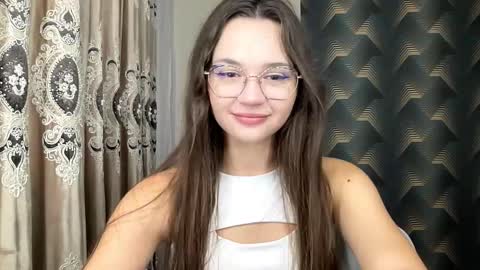 Snapshot of madalenesnedeger chatting on 19, 9, 2025 Alexa online show from 19, 9, 2025