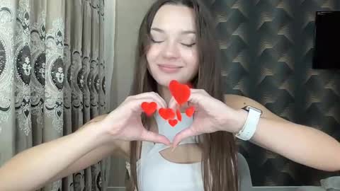Snapshot of madalenesnedeger chatting on 24, 9, 2025 Alexa online show from 24, 9, 2025