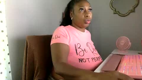 Snapshot of madam_glam chatting on 4, 6, 2026 madam_glam online show from 4, 6, 2026