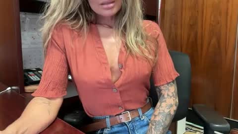 madame_andi online show from 10, 7, 2026