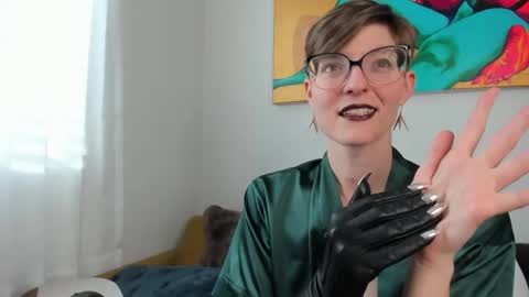 Madam Mezusa online show from 30, 1, 2025