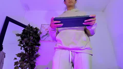 Maddie Ray online show from 8, 6, 2026