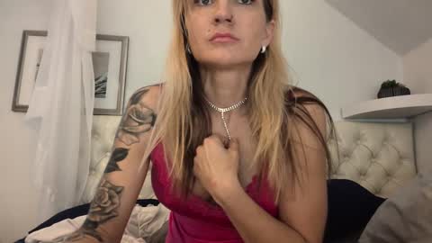 Snapshot of madie_ray chatting on 4, 10, 2025 Madie Ray online show from 4, 10, 2025