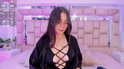 Snapshot of madison_roux chatting on 8, 2, 2025 Madison Roux online show from 8, 2, 2025