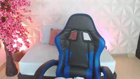 Snapshot of madison_saenzz chatting on 2, 6, 2026 M A D I S O N online show from 2, 6, 2026