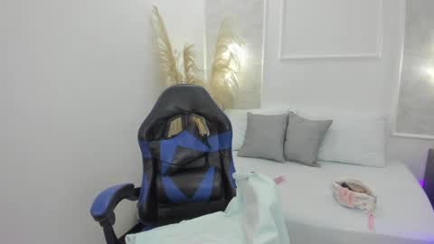 Snapshot of madison_saenzz chatting on 3, 6, 2026 M A D I S O N online show from 3, 6, 2026