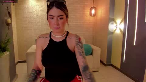 Maddi Collins online show from 12, 10, 2025