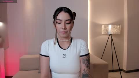 Maddi Collins online show from 8, 11, 2025