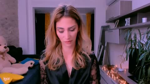 Madye Roberts online show from 4, 2, 2025