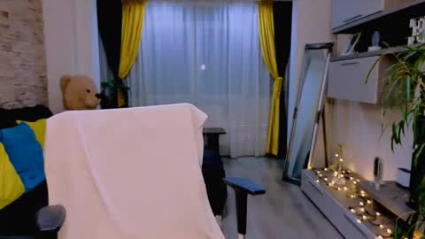 Madye Roberts online show from 24, 11, 2025