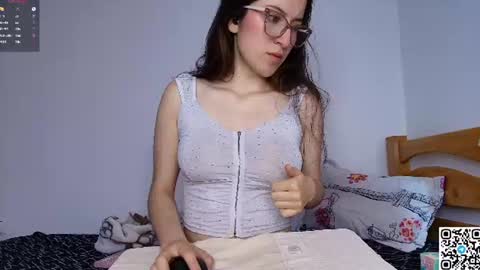 Snapshot of maeevry chatting on 20, 7, 2026 Emma online show from 20, 7, 2026