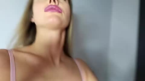 Snapshot of mag_love chatting on 6, 3, 2025 mag_love online show from 6, 3, 2025