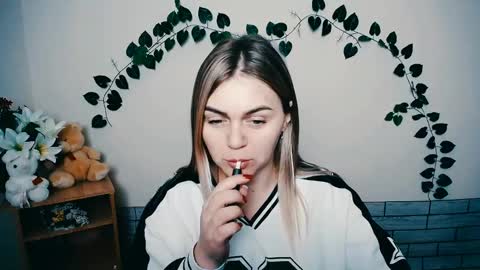 magic_katarina_ online show from 4, 3, 2025