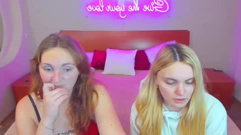 Lili and Bella online show from 15, 12, 2025