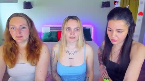 Snapshot of magiceyess chatting on 22, 4, 2026 Lili and Bella online show from 22, 4, 2026