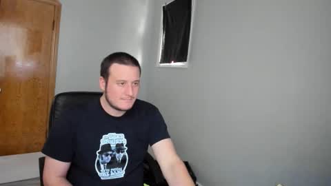 Snapshot of magicman176 chatting on 15, 12, 2025 Magic176 online show from 15, 12, 2025