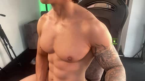 Snapshot of magnus_savage chatting on 27, 5, 2026 If you want me to use the Lovense please let me know -- online show from 27, 5, 2026