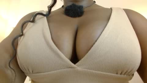 Maia Charris online show from 12, 11, 2025