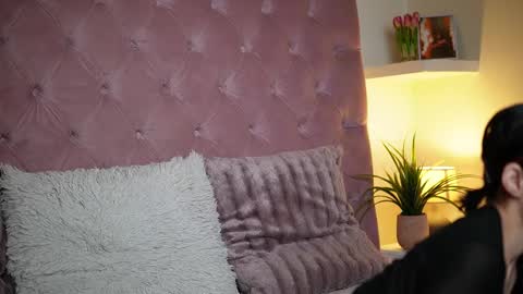  Maia  online show from 19, 2, 2026