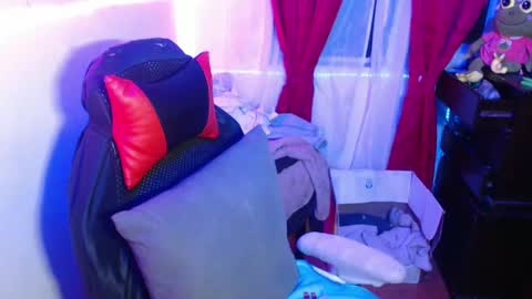 Hello friends Im on another account    online show from 29, 1, 2025
