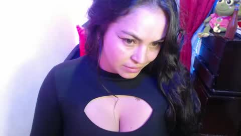 Hello friends Im on another account    online show from 3, 2, 2025
