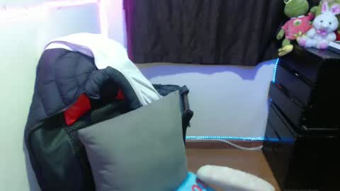Hello friends Im on another account    online show from 2, 3, 2025