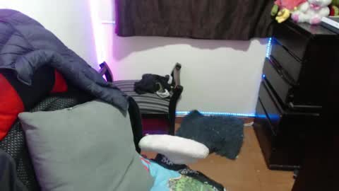 Hello friends Im on another account    online show from 7, 3, 2025