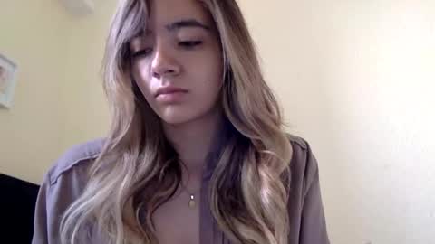 majo_gomezz online show from 3, 6, 2026
