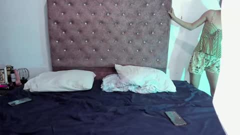 Snapshot of make_me_feel_ chatting on 11, 12, 2024 Shawna  Tom online show from 11, 12, 2024