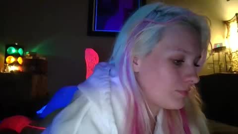 Snapshot of makinziirain chatting on 2, 3, 2026 KarizmaticKitten online show from 2, 3, 2026