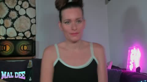 Mal Dee online show from 8, 12, 2024