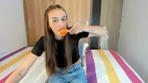 Snapshot of malucam_06 chatting on 25, 6, 2026 instagram nueela online show from 25, 6, 2026