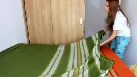 Snapshot of malucam_06 chatting on 5, 7, 2026 instagram nueela online show from 5, 7, 2026