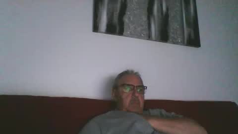 Snapshot of mambow99 chatting on 17, 5, 2026 OLDMANFREE online show from 17, 5, 2026