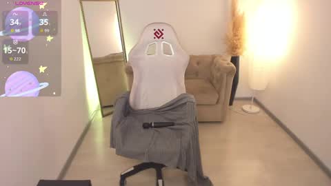 manic_pixie_ online show from 8, 4, 2026