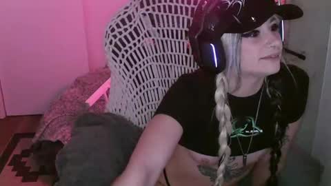 Snapshot of manicpixieslutt chatting on 20, 11, 2025 manicpixieslutt online show from 20, 11, 2025