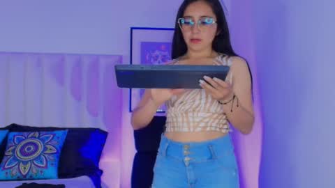 Snapshot of mara_wolf01 chatting on 16, 12, 2025 Mara online show from 16, 12, 2025