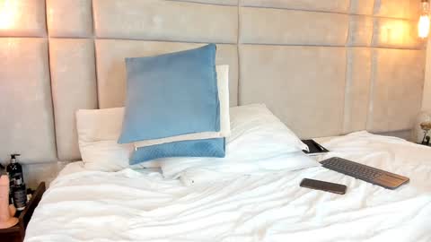 Mara Torres online show from 5, 1, 2025