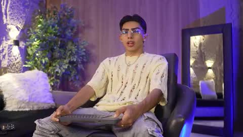 Snapshot of marcoyethan chatting on 8, 11, 2025 Marco and Ethan online show from 8, 11, 2025