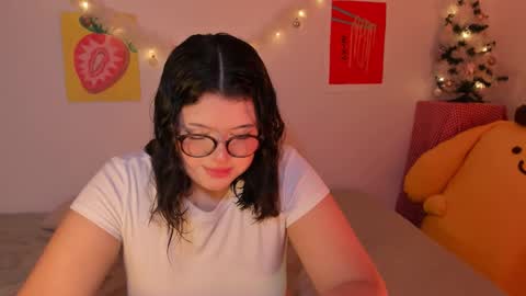 Snapshot of marcy_grey chatting on 18, 12, 2025 danna online show from 18, 12, 2025