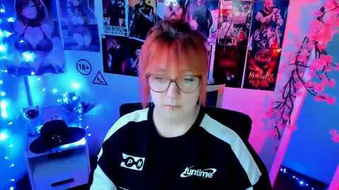 Snapshot of margaret_red chatting on 24, 11, 2025 Margaret online show from 24, 11, 2025